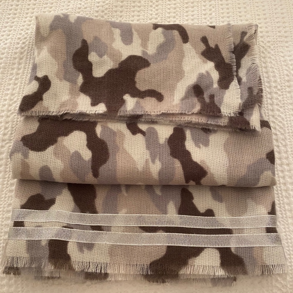 *Brand new with tags! Aerie scarf